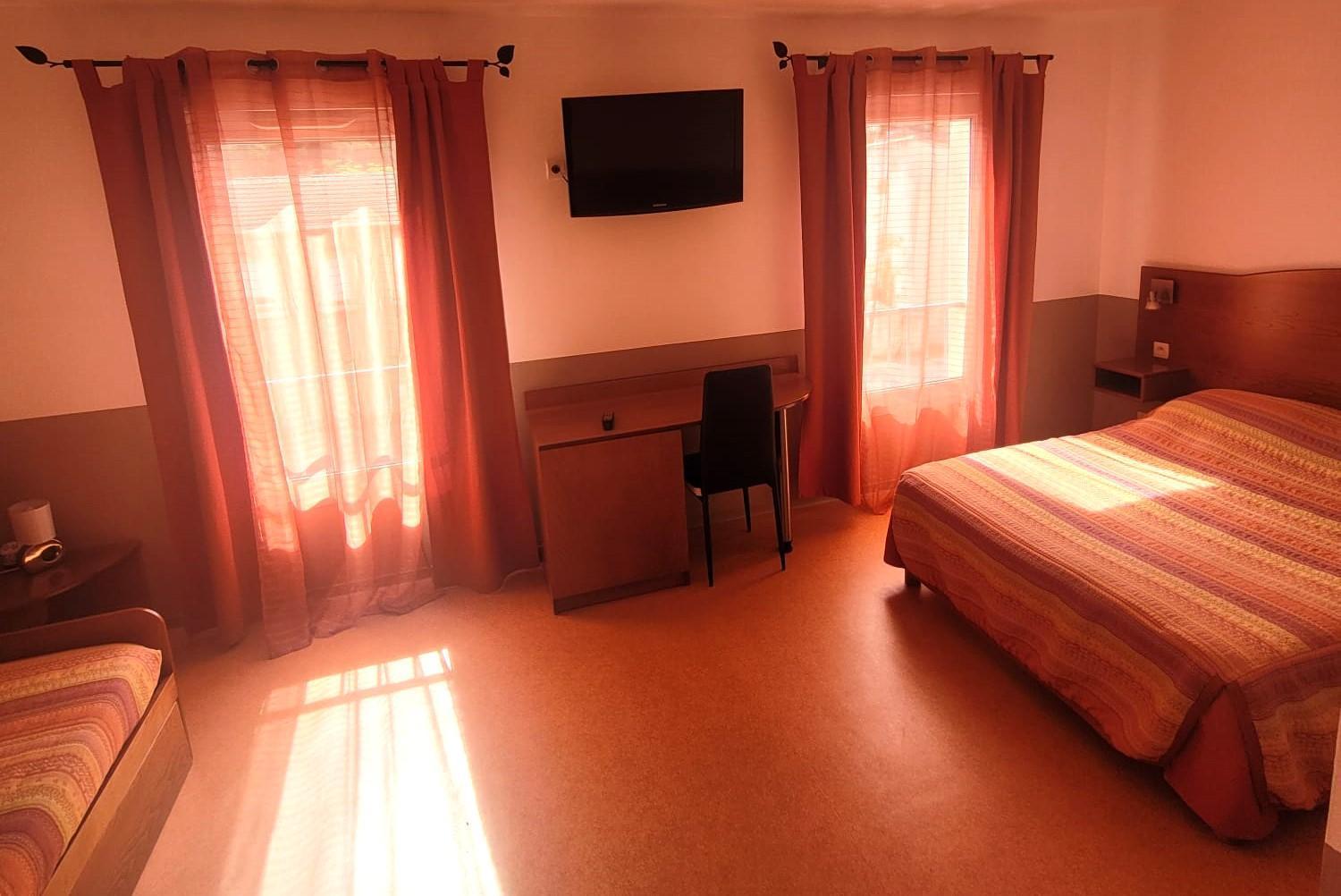 Hotel De L'Orb Bédarieux Kültér fotó